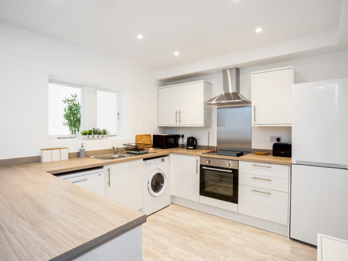 Pass The Keys Spacious And Very Modern Family Home, Central Windsor Exterior foto